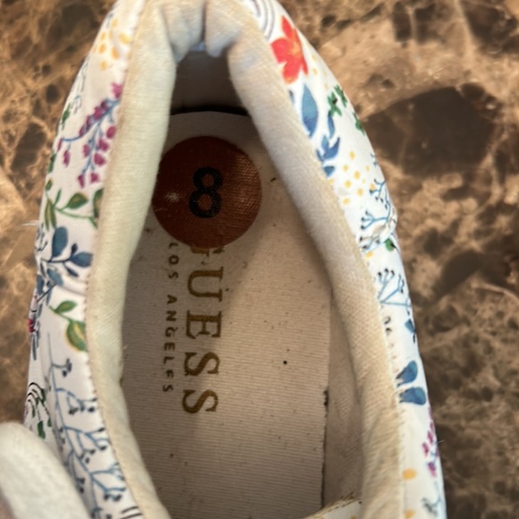 8001 women’s Guess tennis shoe size 8 - Picture 6 of 7